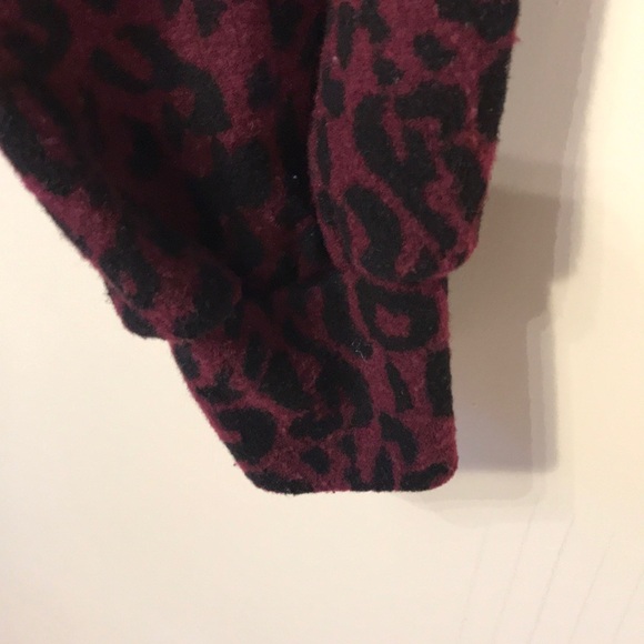 Ellen Tracy Burgundy Leopard Print Top - Picture 6 of 6
